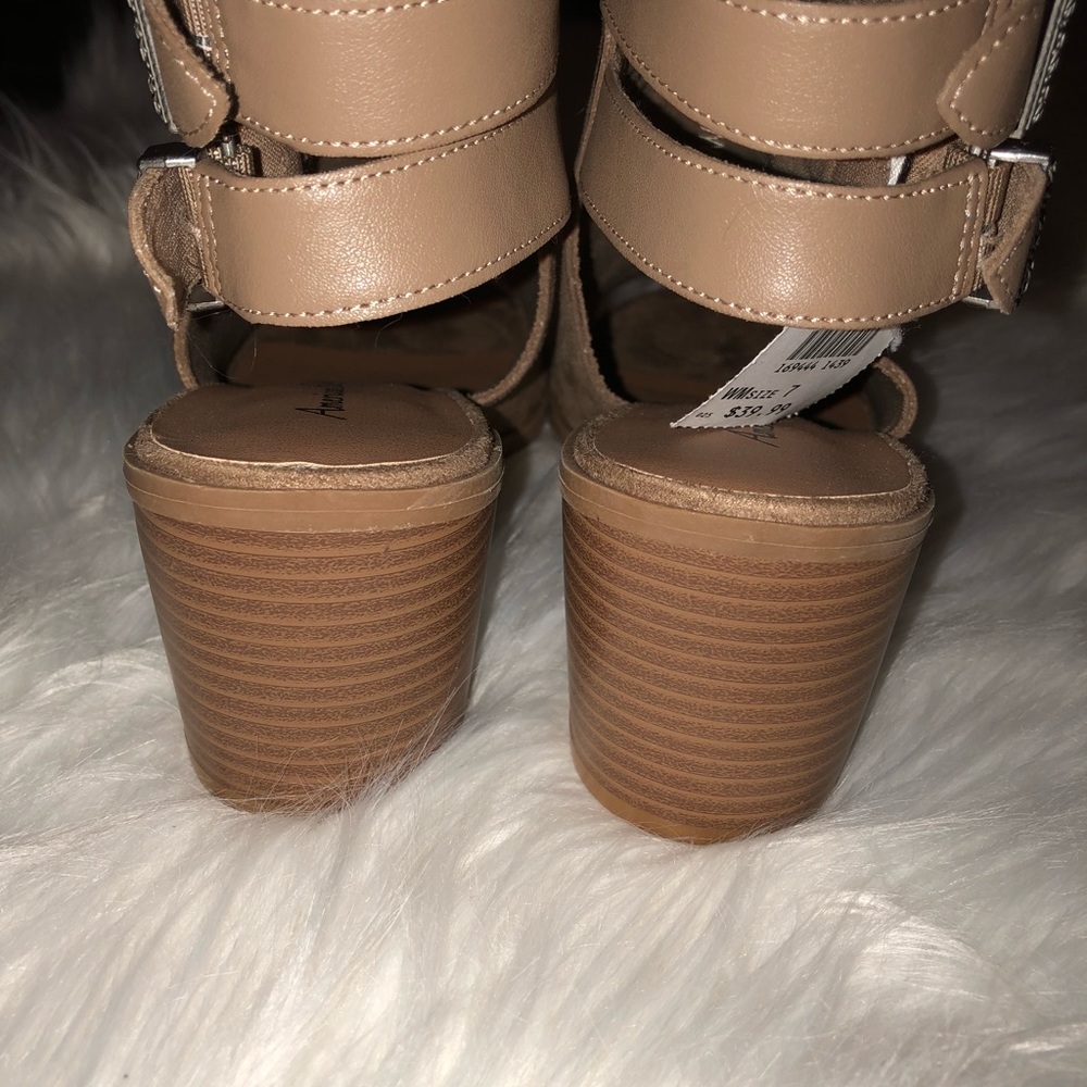 Heels - Picture 3 of 4